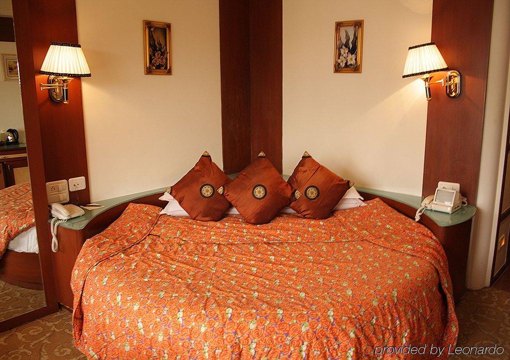 The Checkers Hotel Chennai Phòng bức ảnh